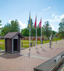 Grenzhäuschen an dem Innerstädtische n Grenzübergang zwischen Estland und Lettland in der Stadt Valka / Valga.