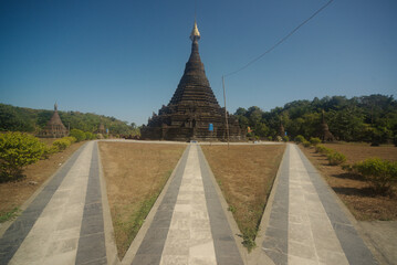 Sakyamanong Pagoda Built in 1629, it is 35 meters high and has a base resembling a closed pagoda....