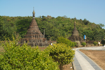 Sakyamanong Pagoda Built in 1629, it is 35 meters high and has a base resembling a closed pagoda....