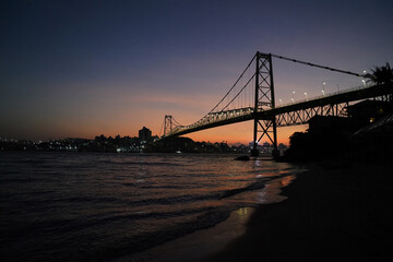 Fototapeta premium Por do Sol na Ponte Hercílio Luz em Florianópolis