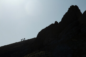 Movements and activities of crowded athletes towards the summit in a high-altitude mountaineering...