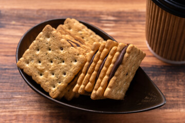 チョコクリームサンドクラッカー