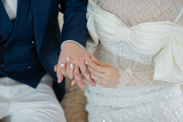 wear a ring, wedding ring, love couple