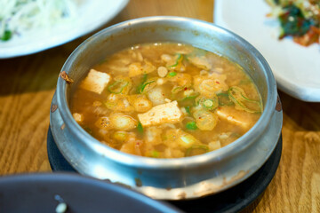 된장찌개를 확대한 모습