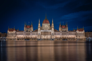 Fototapeta premium Budapest, Hungary - Illuminated Hungarian Parliament building at dusk. 