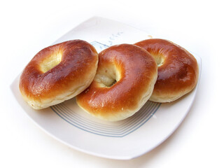 접시에 담긴 옛날빵 한접시