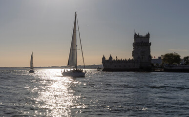 Segelboot vor dem Turm von Belem