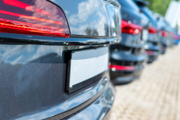 Neufahrzeuge bei einem Autohändler