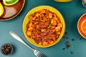 Roast potatoes and ground turkey.