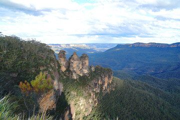 Naklejka premium Landscape of The Three Sisters are an unusual rock formation in the Blue Mountains National Park of Katoomba , New South Wales, Australia, on the north escarpment of the Jamison Valley - Nature Track