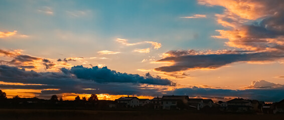 Obraz premium Summer sunset with dramatic clouds near Plattling, Isar, Bavaria, Germany