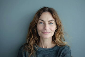 Fototapeta premium A close up portrait of a woman with a subtle smile