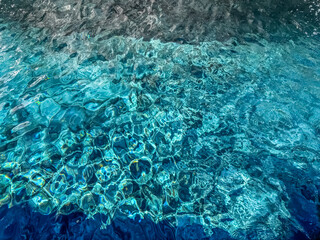 Eau de piscine bleue