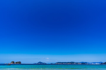 青い空と海