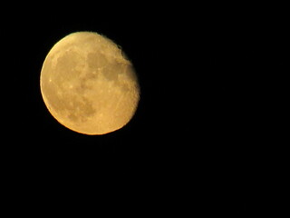 Mond mit Mondoberfläche