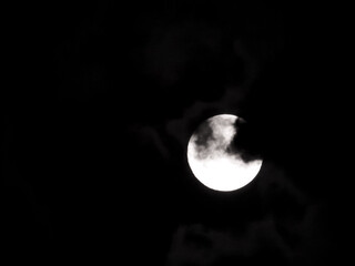 Mond mit Mondoberfläche © Jens