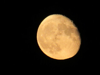 Mond mit Mondoberfläche