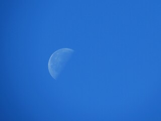 Mond mit Mondoberfläche © Jens