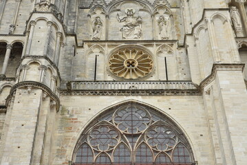 Obraz premium Façade gothique de la cathédrale de Sens en Bourgogne. France