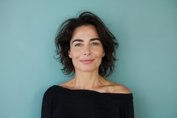 Obraz premium A close up portrait of a woman with a subtle smile