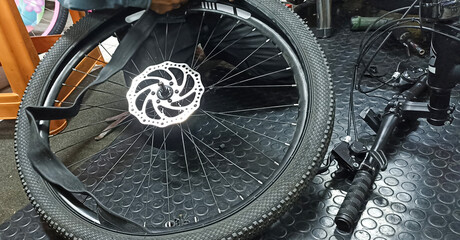 Bicycle mechanic change bicycle wheels