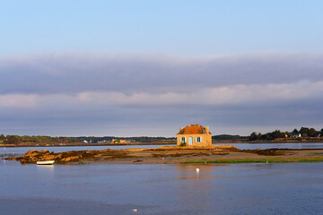 Saint Cado village on the bank of the Etel river