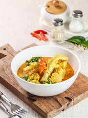 Typical Indonesian chicken rice with lots of spices