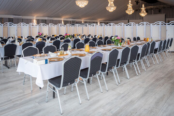 Udekorowana sala weselna