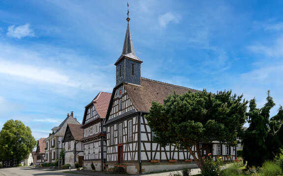 Eglise de 1820 &agrave; colombage en Alsace du Nord  &agrave; Kuhlendorf
