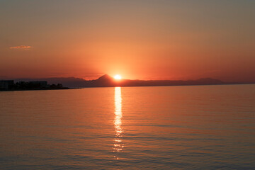 Naklejka premium photographs of beautiful sunrises at the sea