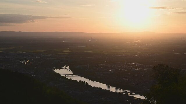 Timelapse view from the K&ouml;nigstuhl near Heidelberg into the Rhein-Neckar delta at sunset