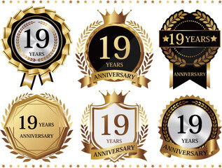 高級感のある19周年記念のエンブレムセット