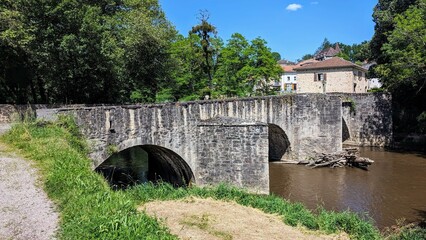Fototapeta premium PONT-ROMPU - SOLIGNAC (Haute-Vienne)