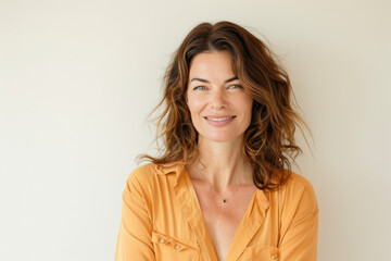 Obraz premium A close up portrait of a woman with a subtle smile