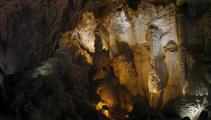 Tropfsteinhöhle auf Borneo