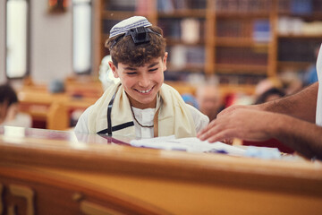 boy bar mitzva Jewish synagogue   © Guy