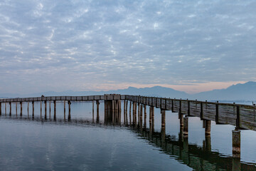 Obraz premium Pedestrian Bridge Holzbrücke over Lake Obersee, Rapperswil, Switzerland