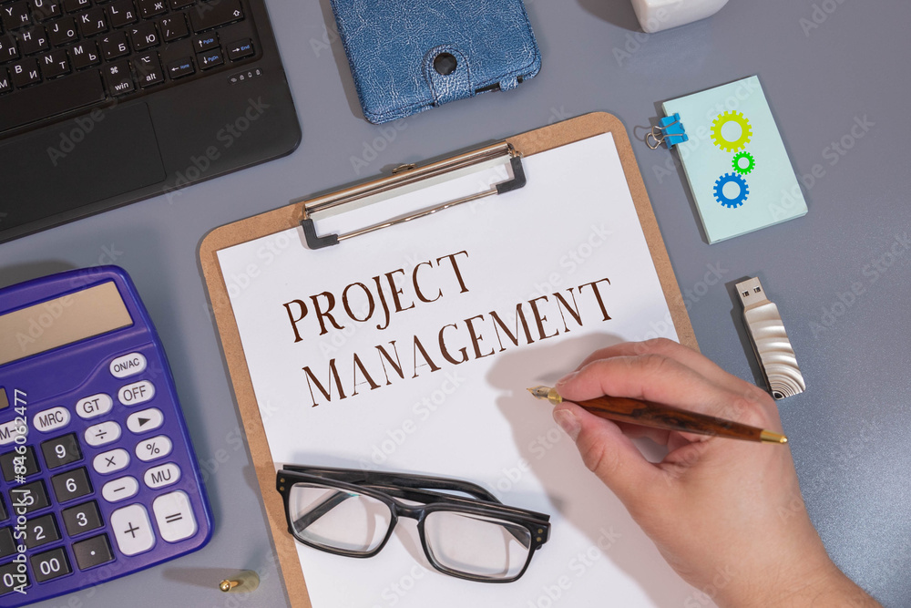 Poster notebook with toolls and notes about project management.