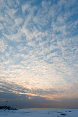 Obraz premium View of the sunset on the beach in winter
