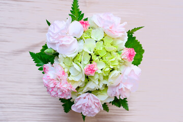 紫陽花とカーネーションのアレンジメント