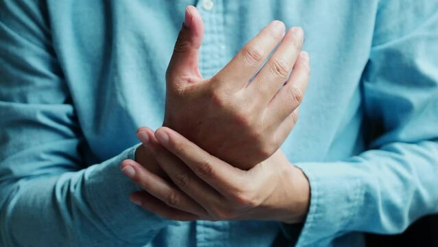 Hands of computer users have pain and injury to the fingers. From Syndrome Syndrome .Health and Physical Concepts	
