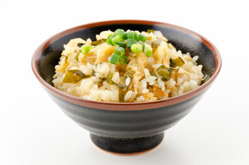 油揚げとワカメの炊き込みご飯