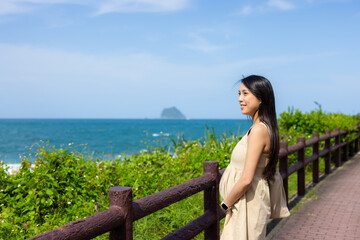 Pregnant woman enjoy the sea view