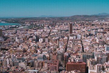 Fototapeta premium an aerial view of the city of barcelona, with a lake in the distance