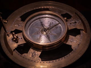 The old and vintage mariner‘s compass