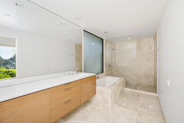 Fototapeta premium Spacious bathroom with marble floor and beige walls