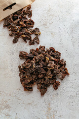 natural pet food made from chicken.