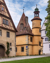 Obraz premium The beautiful medieval architecture in the old town of german fairytale Rothenburg ob der Tauber, Bavaria