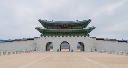 Fototapeta premium Gwanghwamun main gate of Gyeongbok Palace