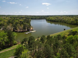 Fototapeta premium lake with surrounding trees 